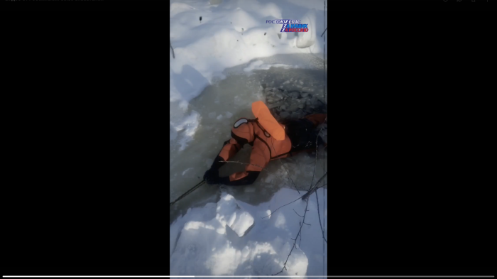 Тренировка по спасению человека, провалившегося под лёд