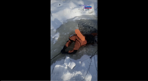 Тренировка по спасению человека, провалившегося под лёд